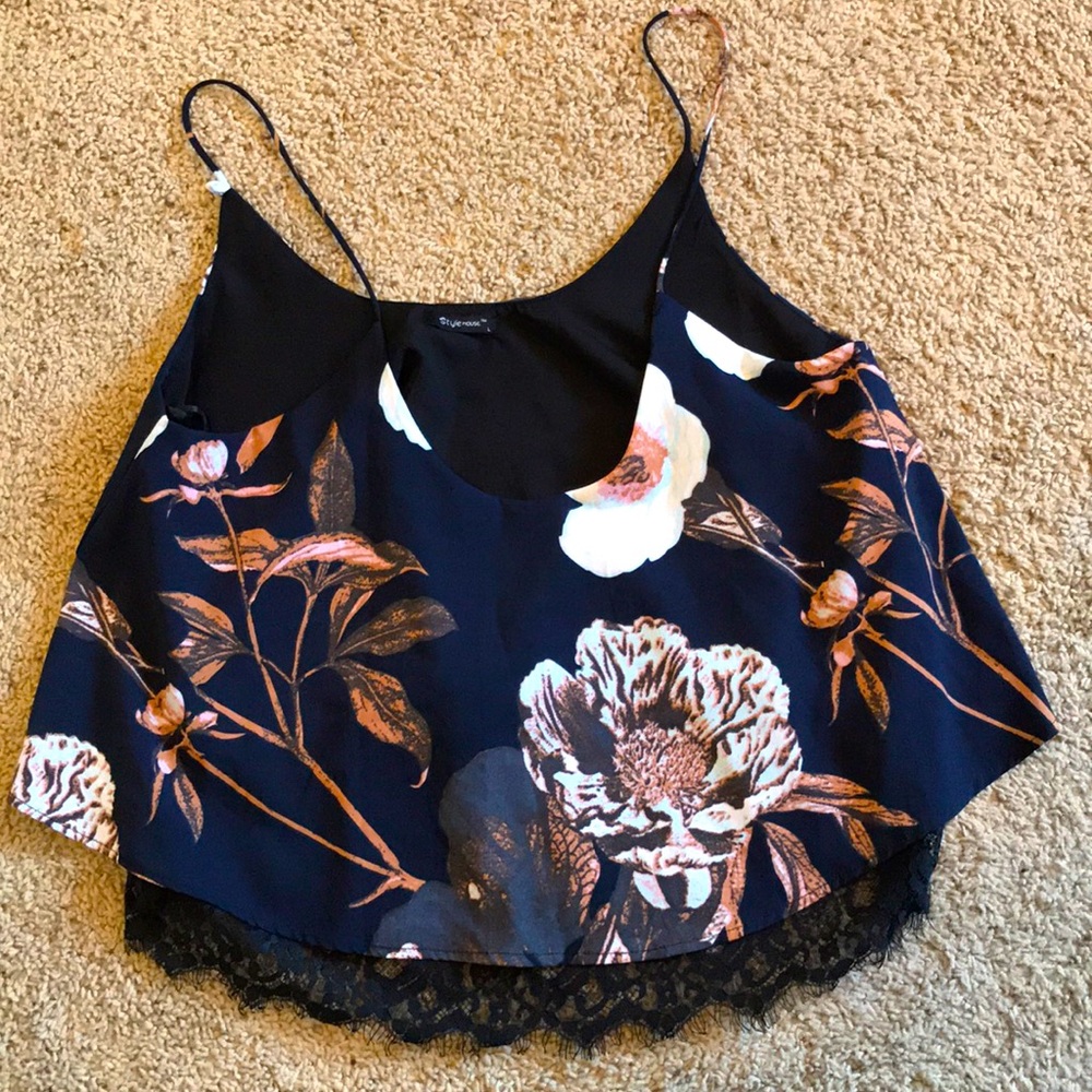 BARELY WORN! Style house tank top from buckle.